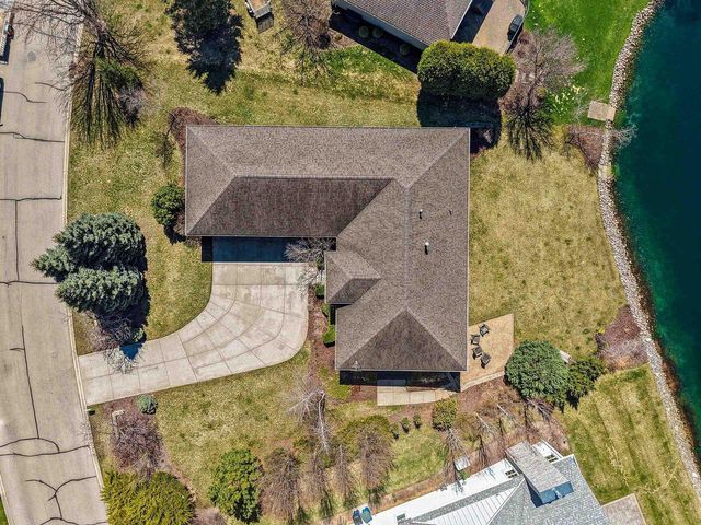 2405 CROWN POINTE BOULEVARD, Suamico, WI 54173
