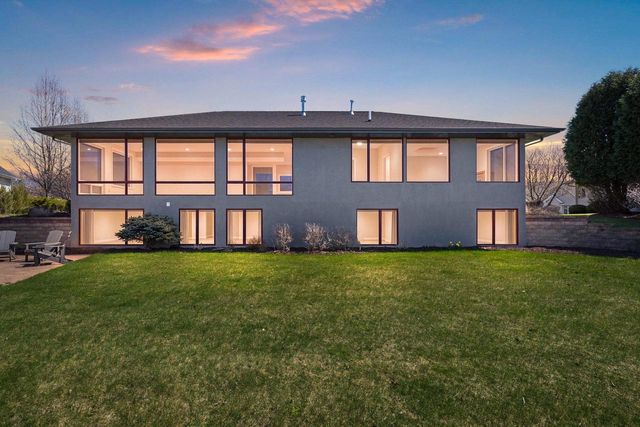 2405 CROWN POINTE BOULEVARD, Suamico, WI 54173