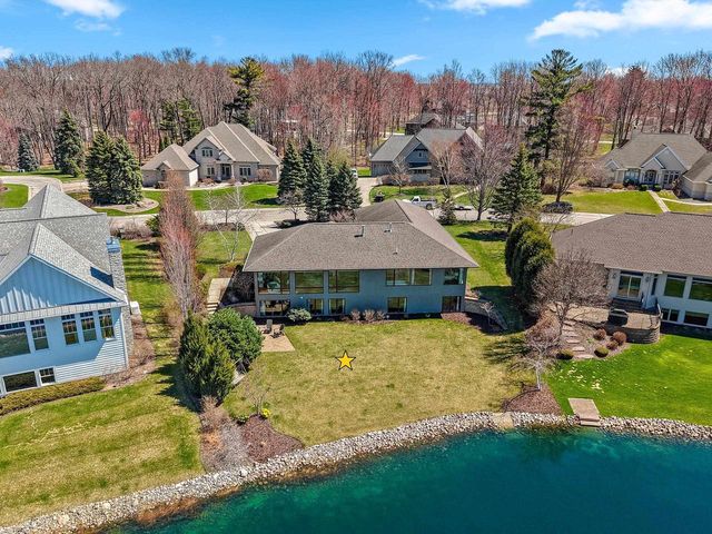 2405 CROWN POINTE BOULEVARD, Suamico, WI 54173