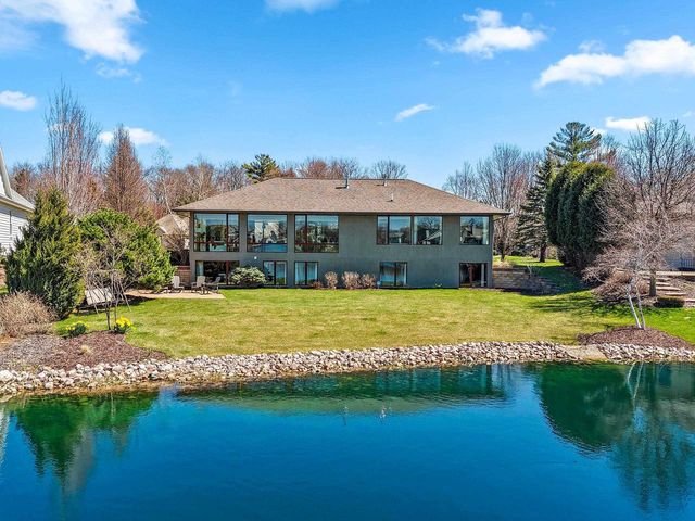 2405 CROWN POINTE BOULEVARD, Suamico, WI 54173
