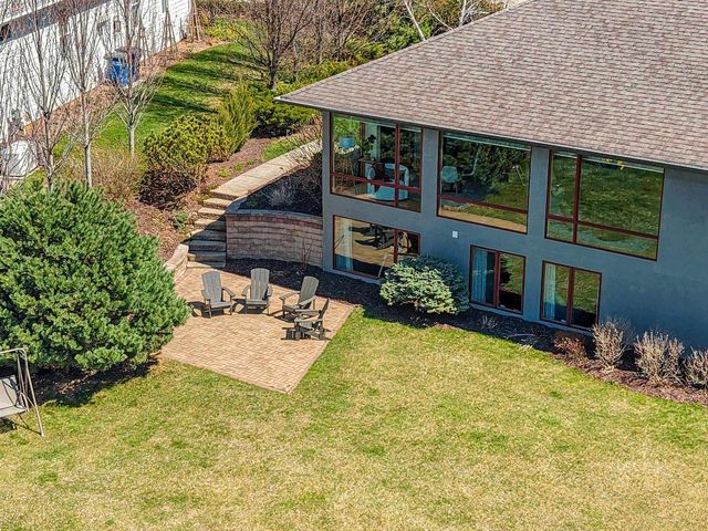 2405 CROWN POINTE BOULEVARD, Suamico, WI 54173