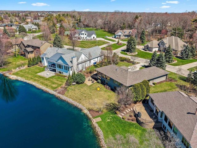 2405 CROWN POINTE BOULEVARD, Suamico, WI 54173