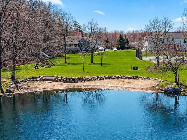 2405 CROWN POINTE BOULEVARD, Suamico, WI 54173