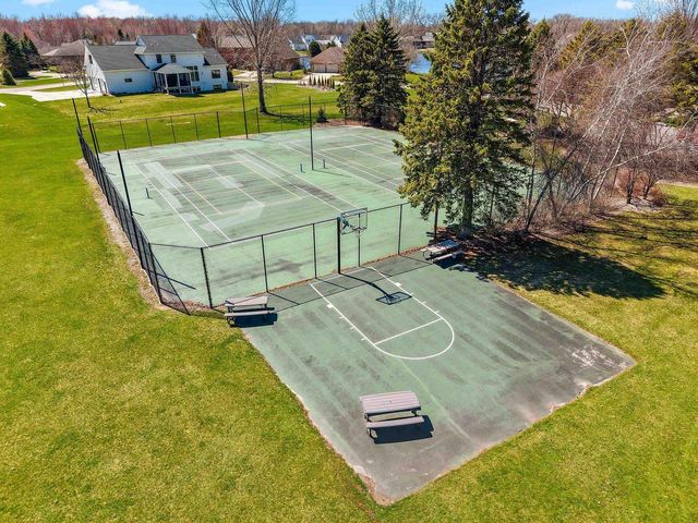 2405 CROWN POINTE BOULEVARD, Suamico, WI 54173