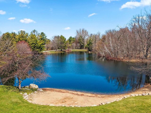 2405 CROWN POINTE BOULEVARD, Suamico, WI 54173