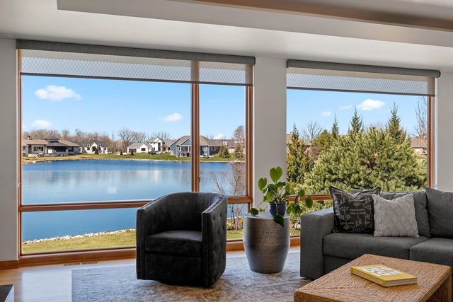 2405 CROWN POINTE BOULEVARD, Suamico, WI 54173