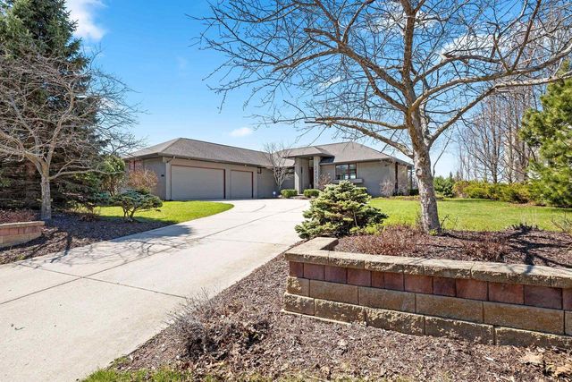 2405 CROWN POINTE BOULEVARD, Suamico, WI 54173