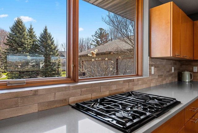 2405 CROWN POINTE BOULEVARD, Suamico, WI 54173