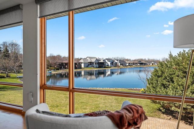 2405 CROWN POINTE BOULEVARD, Suamico, WI 54173