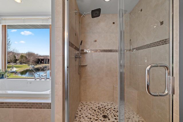 2405 CROWN POINTE BOULEVARD, Suamico, WI 54173
