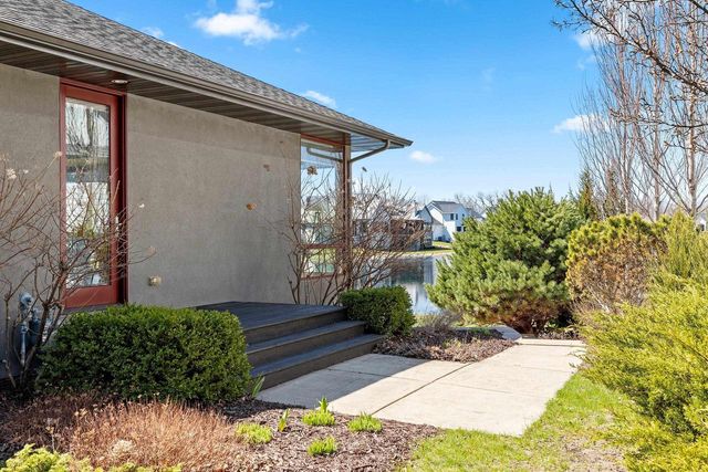 2405 CROWN POINTE BOULEVARD, Suamico, WI 54173