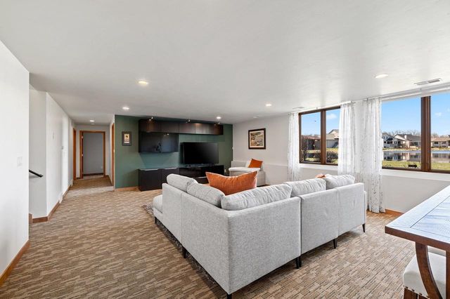 2405 CROWN POINTE BOULEVARD, Suamico, WI 54173