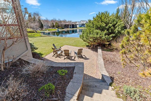 2405 CROWN POINTE BOULEVARD, Suamico, WI 54173