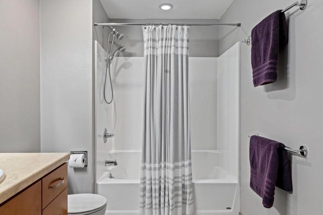 2405 CROWN POINTE BOULEVARD, Suamico, WI 54173