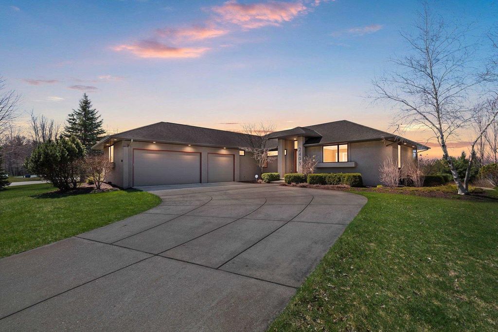 2405 CROWN POINTE BOULEVARD, Suamico, WI 54173