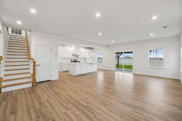 833 Raintree Dr, Smyrna, TN 37167