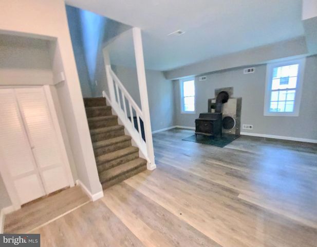 19 NOBLE RD, Sicklerville, NJ 08081