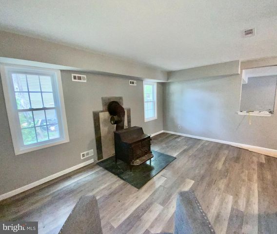 19 NOBLE RD, Sicklerville, NJ 08081