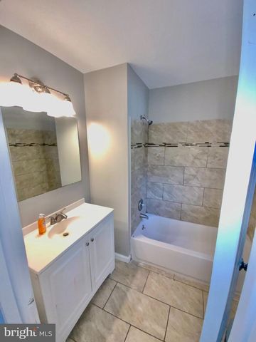 19 NOBLE RD, Sicklerville, NJ 08081