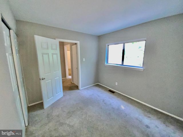 19 NOBLE RD, Sicklerville, NJ 08081
