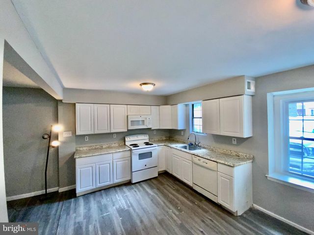 19 NOBLE RD, Sicklerville, NJ 08081