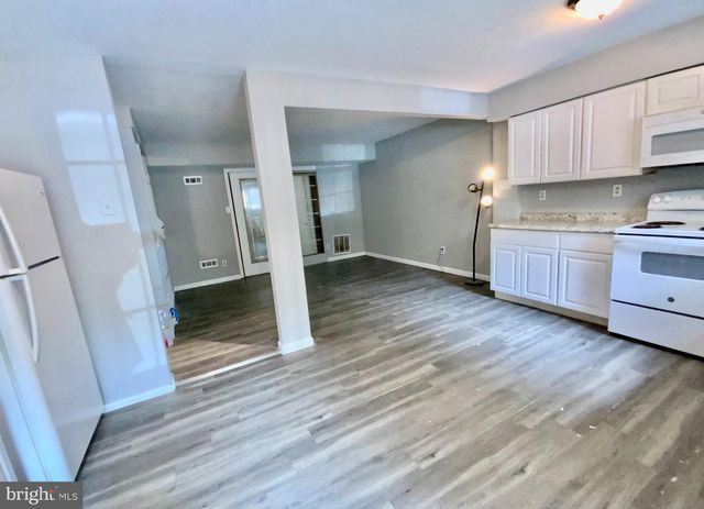 19 NOBLE RD, Sicklerville, NJ 08081