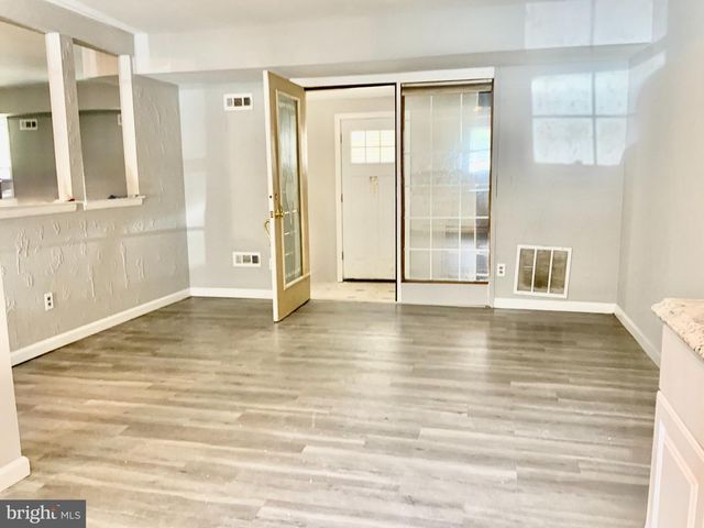 19 NOBLE RD, Sicklerville, NJ 08081
