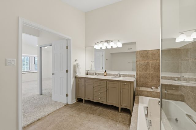 1312 E Evergreen Drive 2, Palatine, IL 60074