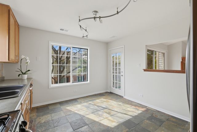 1312 E Evergreen Drive 2, Palatine, IL 60074