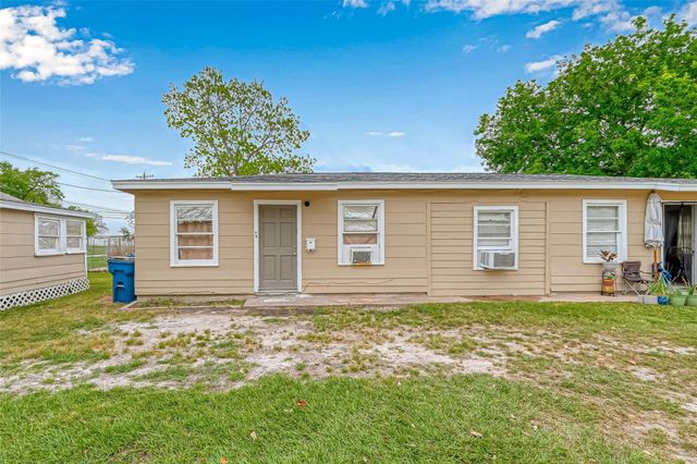 824 2nd Avenue N, Texas City, TX 77590