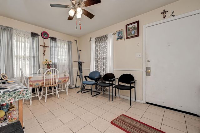 824 2nd Avenue N, Texas City, TX 77590