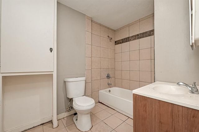 824 2nd Avenue N, Texas City, TX 77590