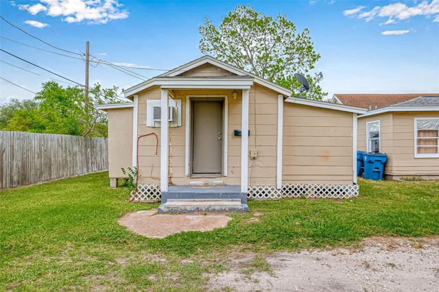 824 2nd Avenue N, Texas City, TX 77590