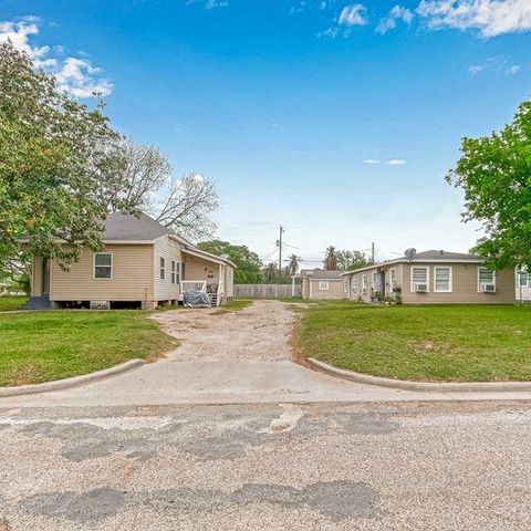 824 2nd Avenue N, Texas City, TX 77590