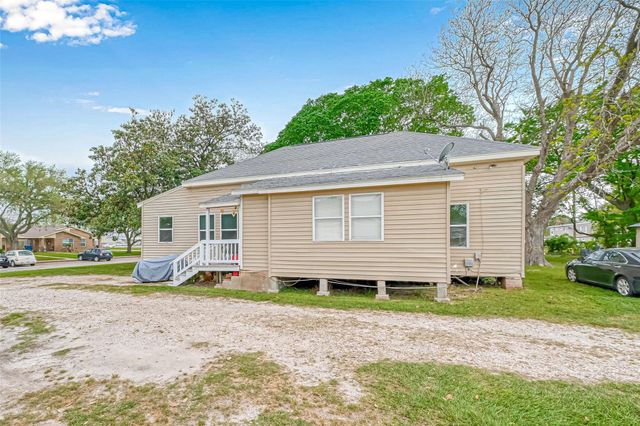 824 2nd Avenue N, Texas City, TX 77590