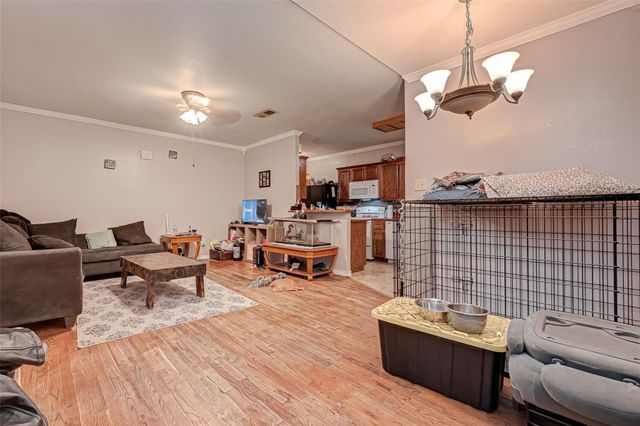 824 2nd Avenue N, Texas City, TX 77590