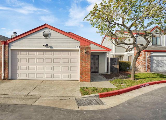 7 Town Square Pl, Oakland, CA 94603