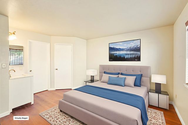 7 Town Square Pl, Oakland, CA 94603