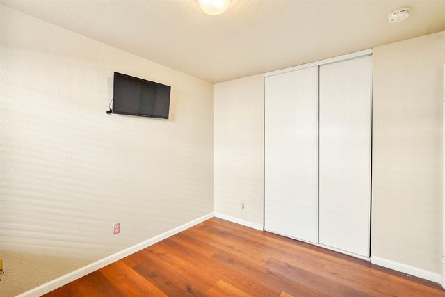 7 Town Square Pl, Oakland, CA 94603