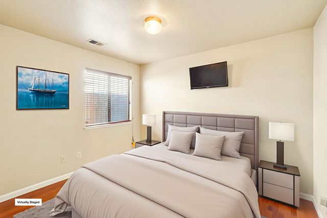 7 Town Square Pl, Oakland, CA 94603