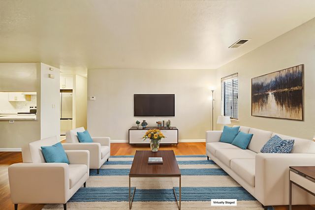 7 Town Square Pl, Oakland, CA 94603