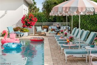 10042 Vanderbilt DR, Naples, FL 34108