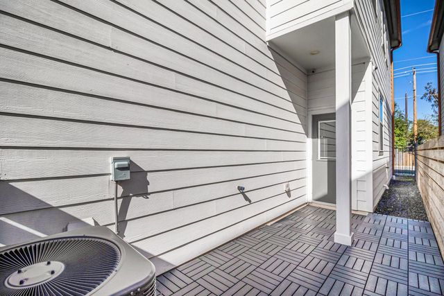 9573 Neuens Road A, Houston, TX 77080