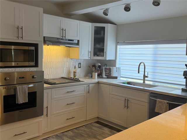 11155 NW 27th Pl, Sunrise, FL 33322