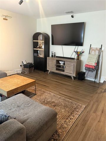 11155 NW 27th Pl, Sunrise, FL 33322