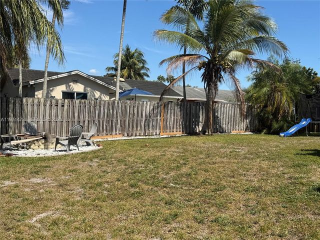 11155 NW 27th Pl, Sunrise, FL 33322