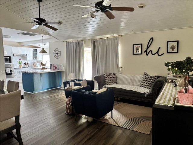 11155 NW 27th Pl, Sunrise, FL 33322