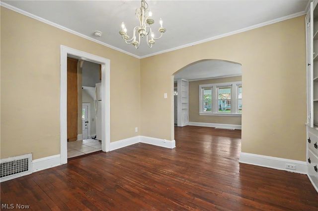 2782 Oakwood Drive, Cuyahoga Falls, OH 44221