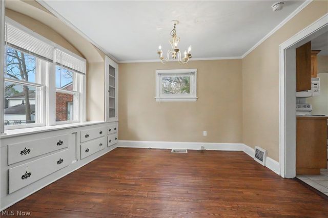 2782 Oakwood Drive, Cuyahoga Falls, OH 44221