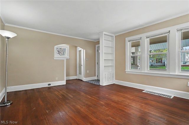 2782 Oakwood Drive, Cuyahoga Falls, OH 44221